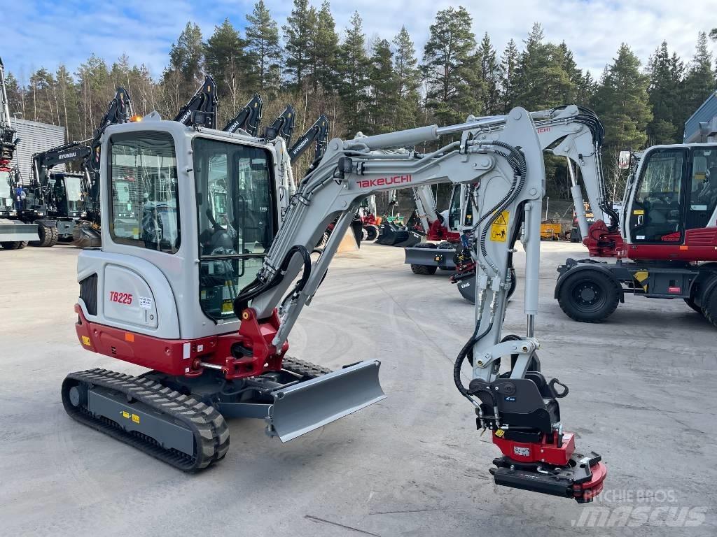 Takeuchi TB 225 Minikoparki