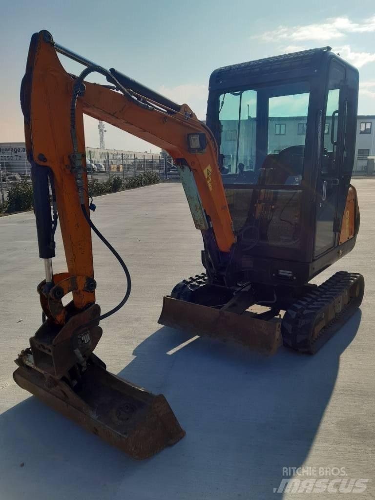 Hanix N 15B Minikoparki