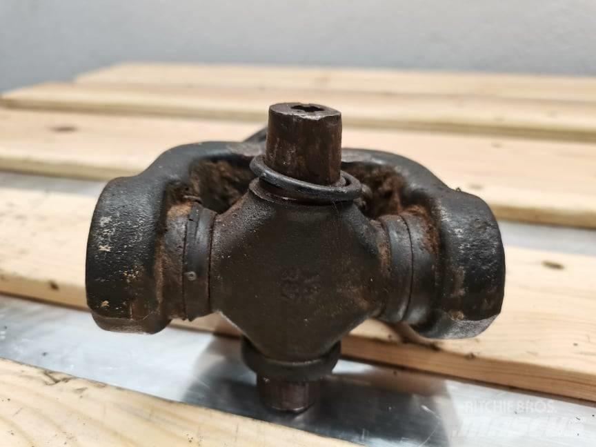 CAT TH 62 {gear shaft} Mosty, wały i osie