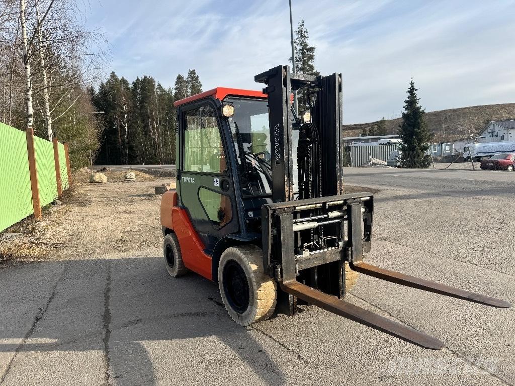 Toyota 02-8 FDF 30 Wózki Diesla