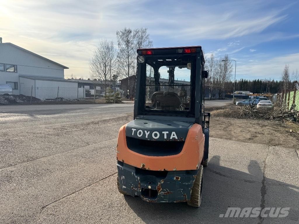 Toyota 02-8 FDF 30 Wózki Diesla