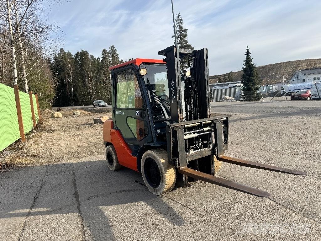 Toyota 02-8 FDF 30 Wózki Diesla