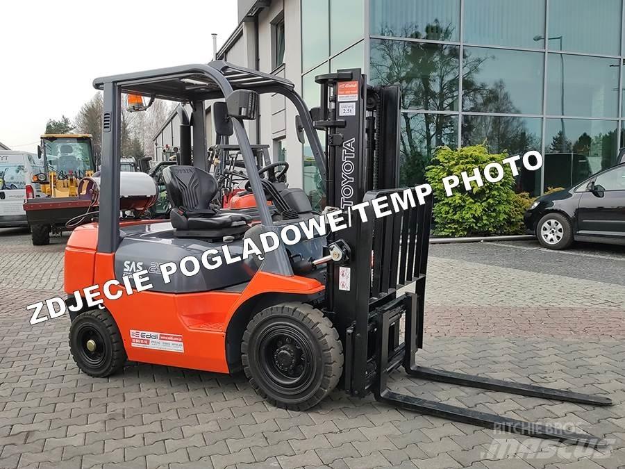 Toyota 42-7FGF25 Wózki LPG