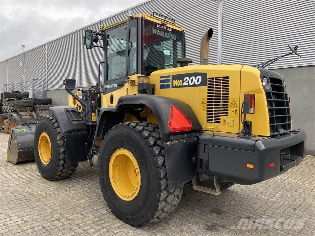 Komatsu WA200-7 Ładowarki kołowe