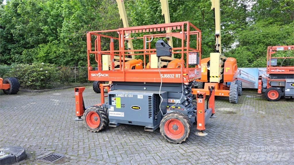 SkyJack 6832RT Podnośniki nożycowe