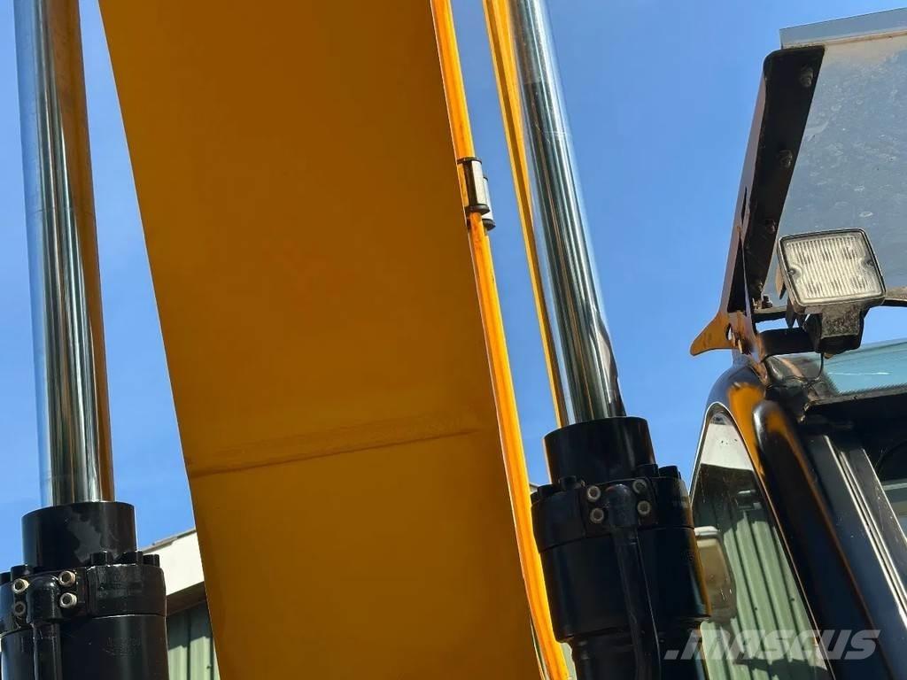 JCB JS220LC plus Koparki gąsienicowe