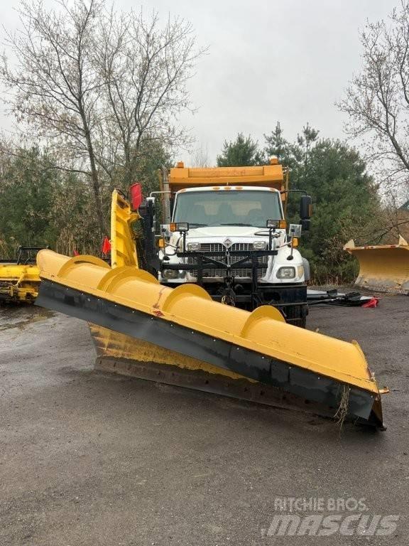 International 7400 Lemiesze i pługi śnieżne