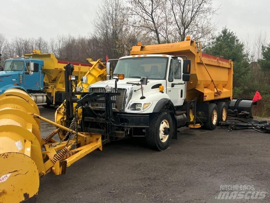 International 7400 Lemiesze i pługi śnieżne