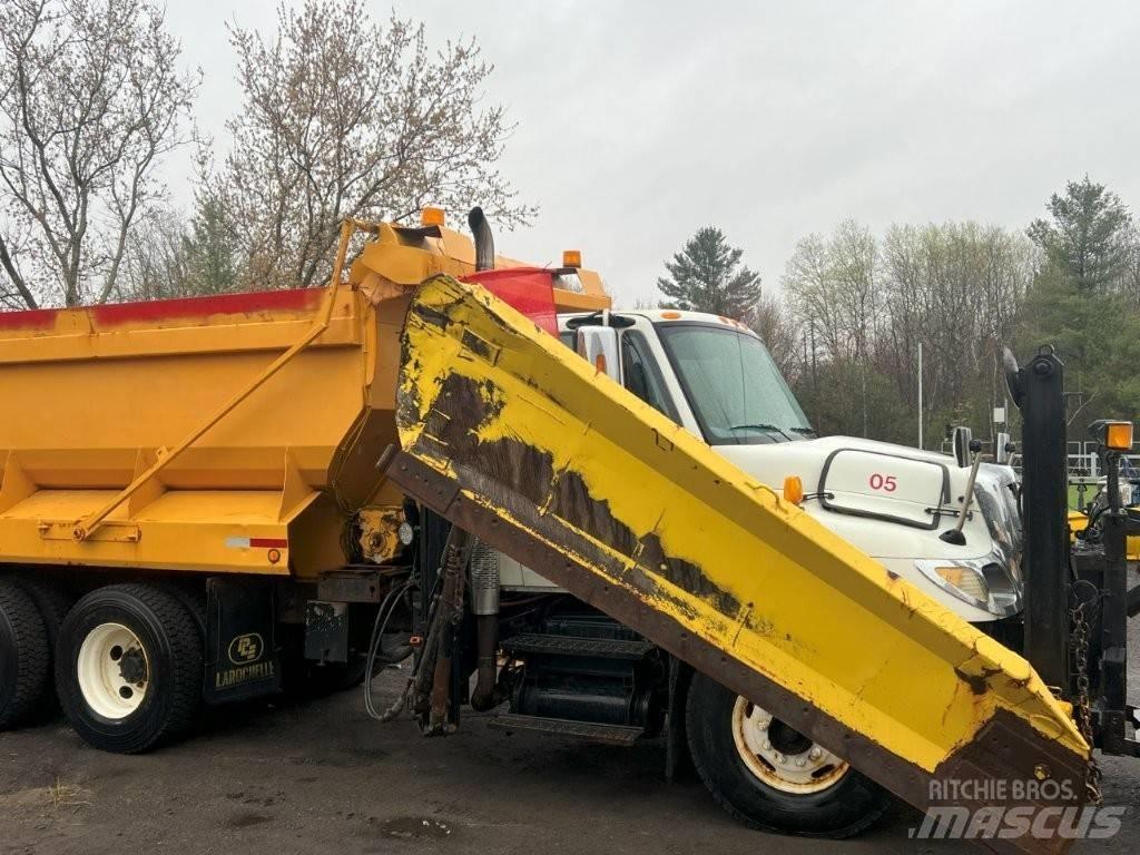International 7400 Lemiesze i pługi śnieżne