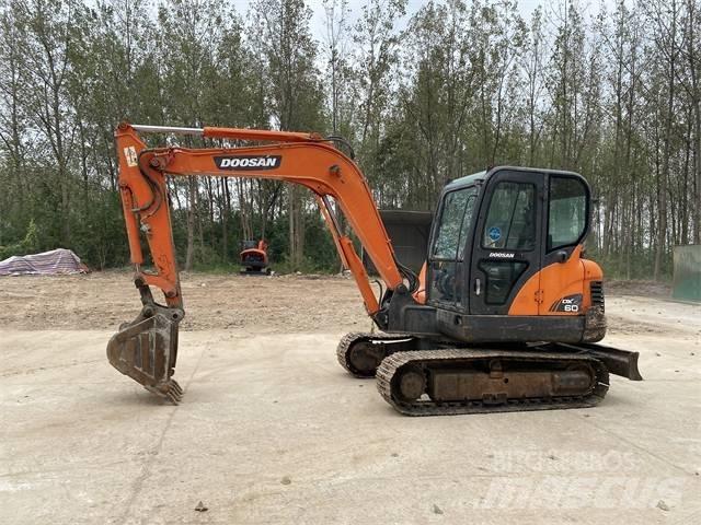 Doosan DX 60 Minikoparki