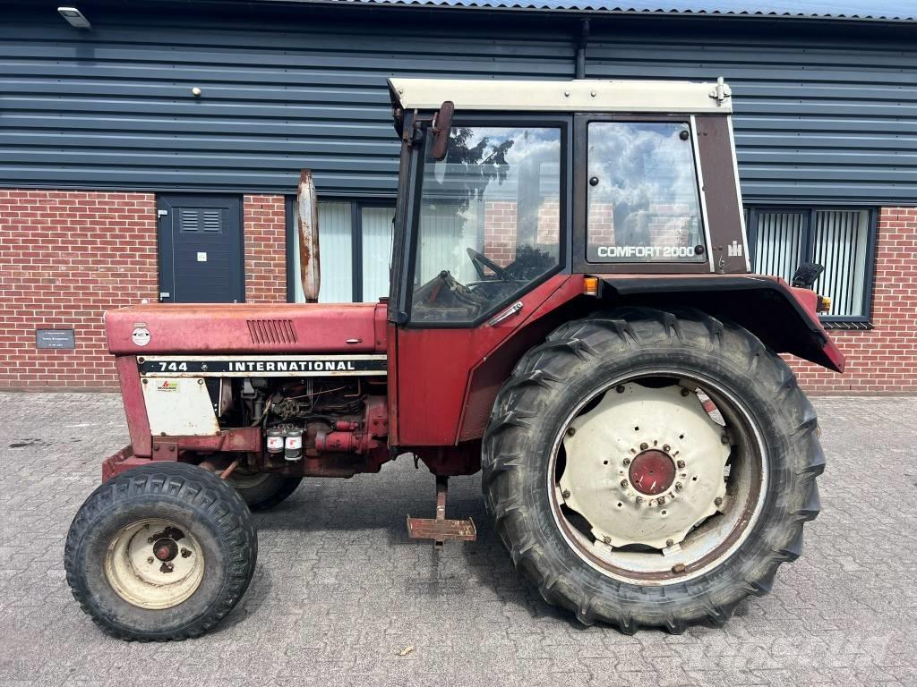 International 744 Ciągniki rolnicze