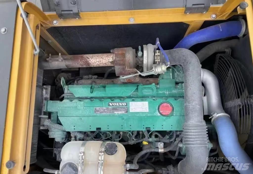 Volvo 210 Koparki gąsienicowe