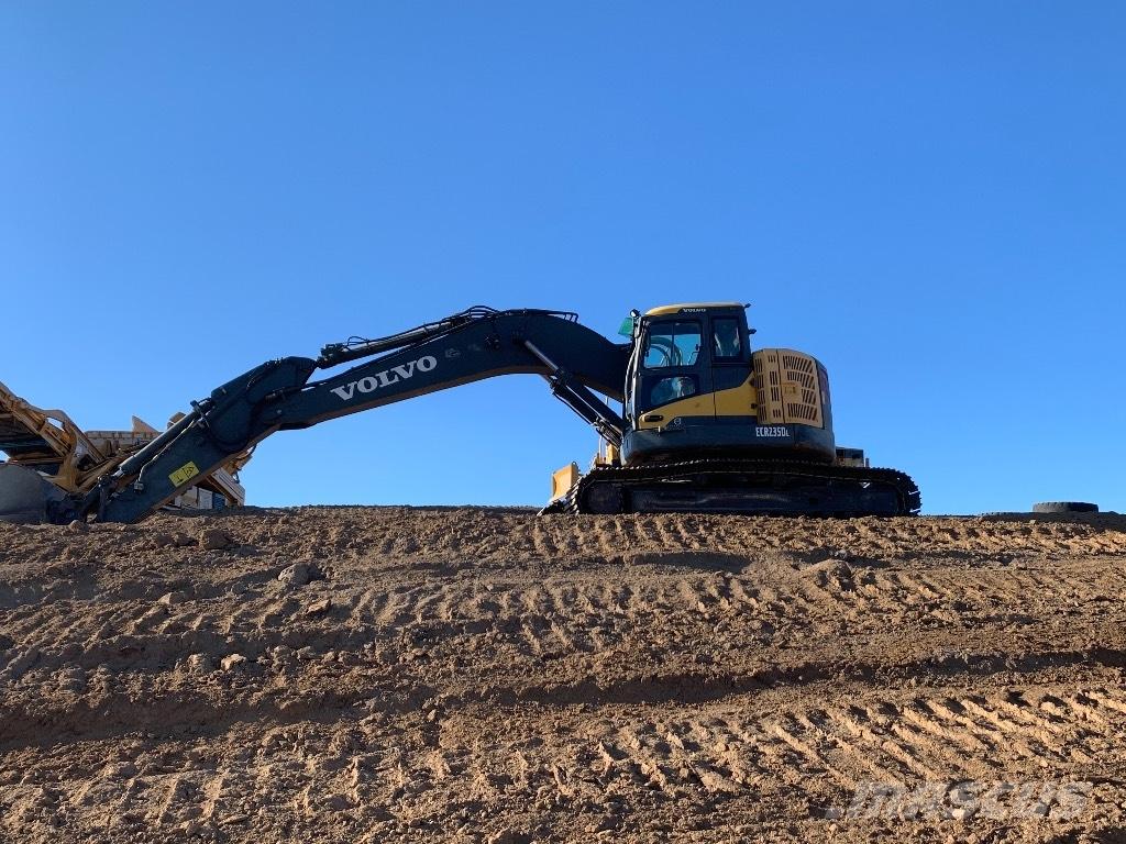 Komatsu 138 us -8 Koparki gąsienicowe