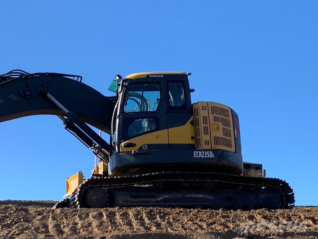 Komatsu 138 us -8 Koparki gąsienicowe