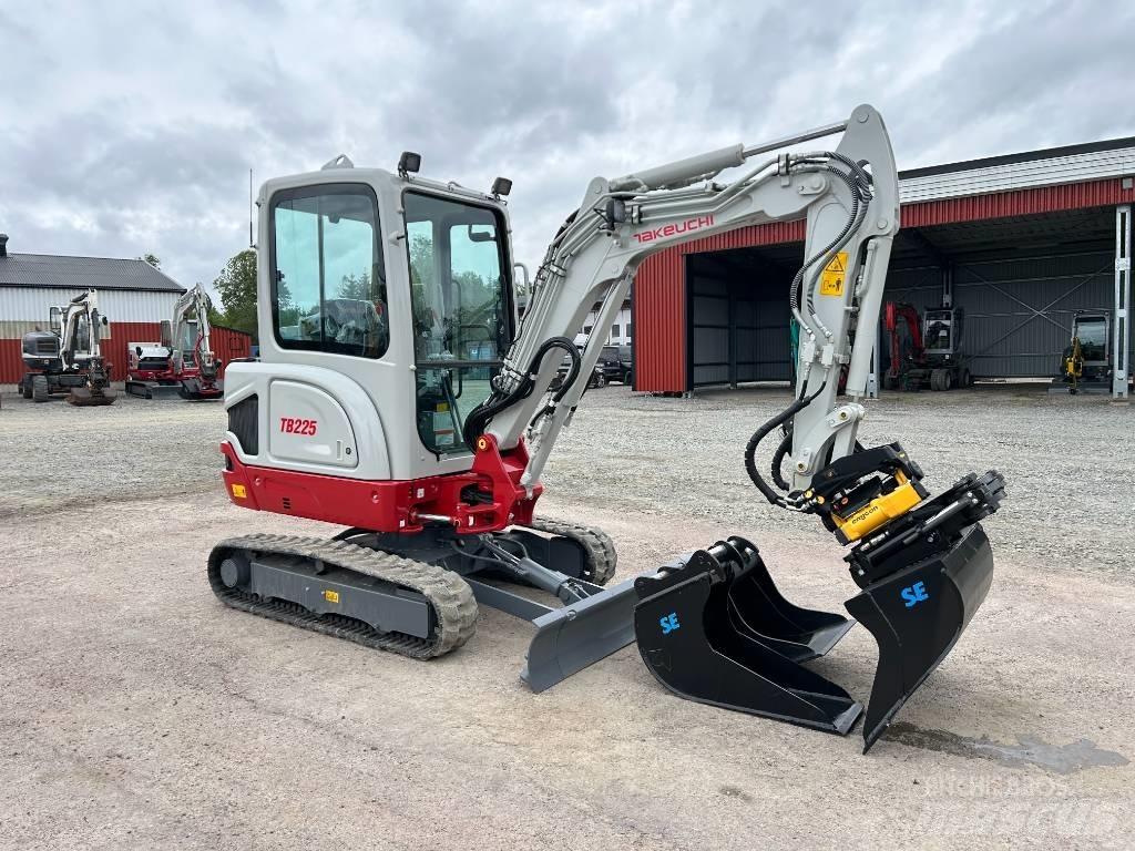 Takeuchi TB225 Minikoparki