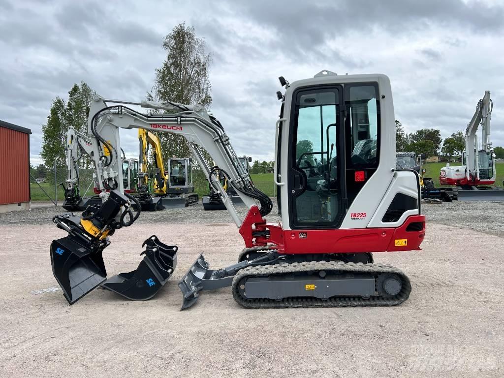 Takeuchi TB225 Minikoparki