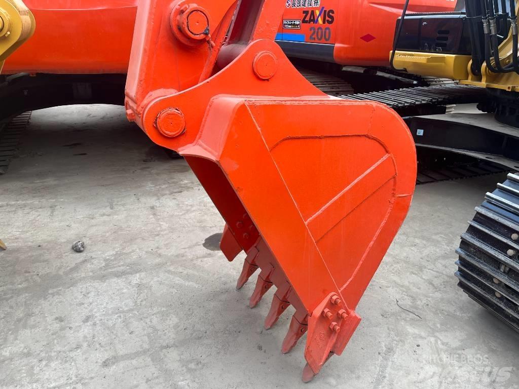 Hitachi 130 Koparki gąsienicowe
