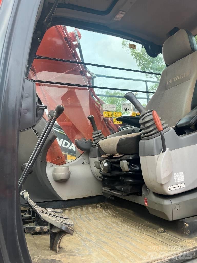 Hitachi 130 Koparki gąsienicowe