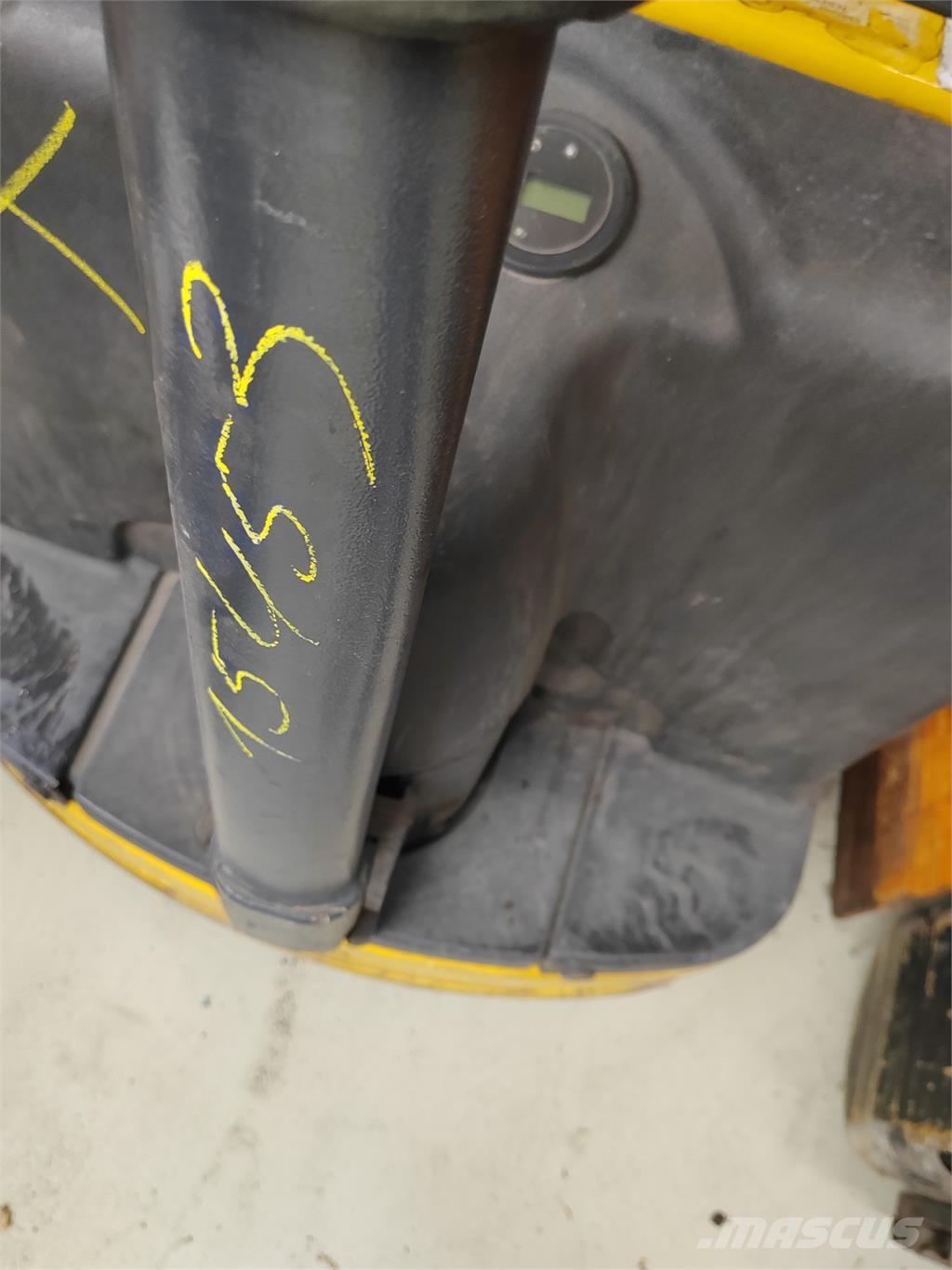 OM TL 18 Wózki widłowe unoszące z dyszlem