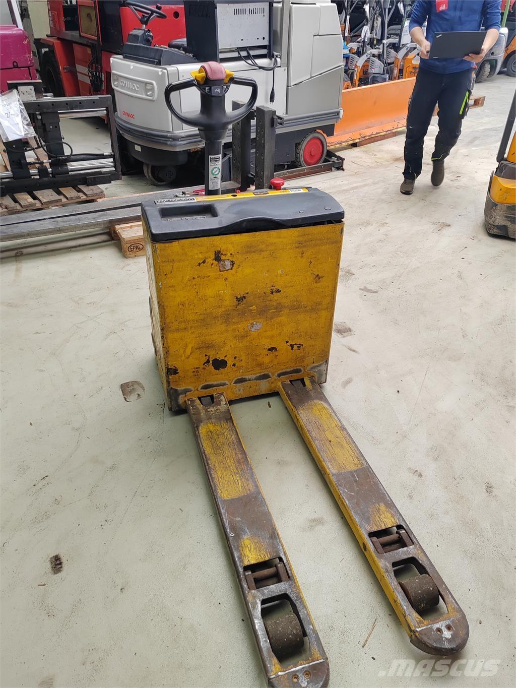 OM TL 18 Wózki widłowe unoszące z dyszlem