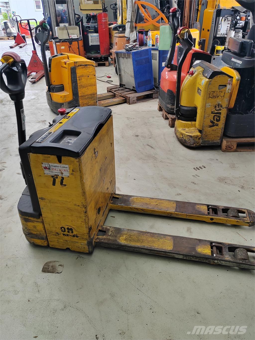 OM TL 18 Wózki widłowe unoszące z dyszlem