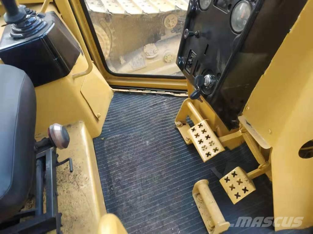 CAT D5M Spycharki gąsienicowe