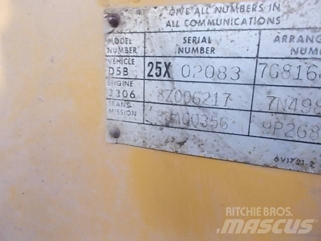CAT D 5 B Spycharki gąsienicowe