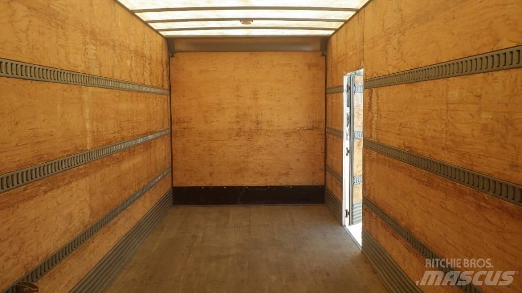 Freightliner M2 106 Samochody ciężarowe ze skrzynią zamkniętą