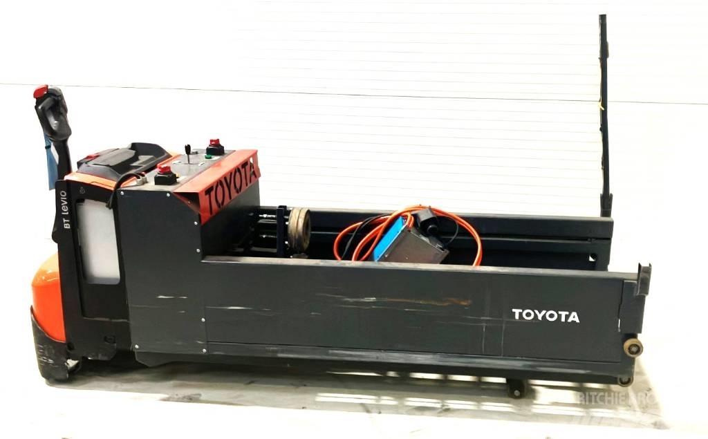 Toyota LWE200 + tugger Wózki paletowe ręczne