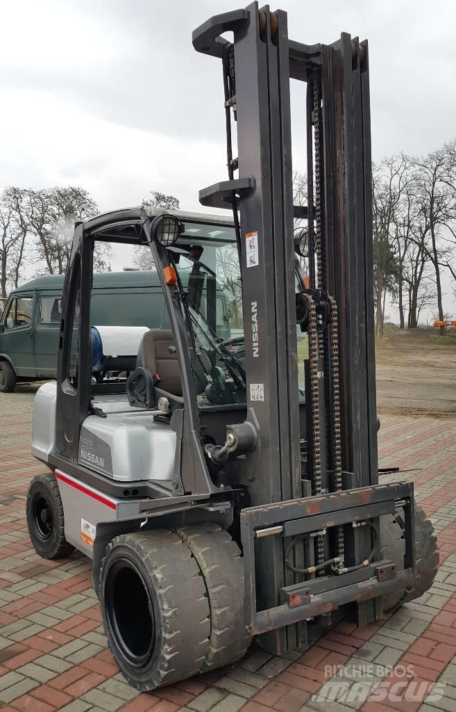 Nissan UG1D2A30LQ Wózki LPG