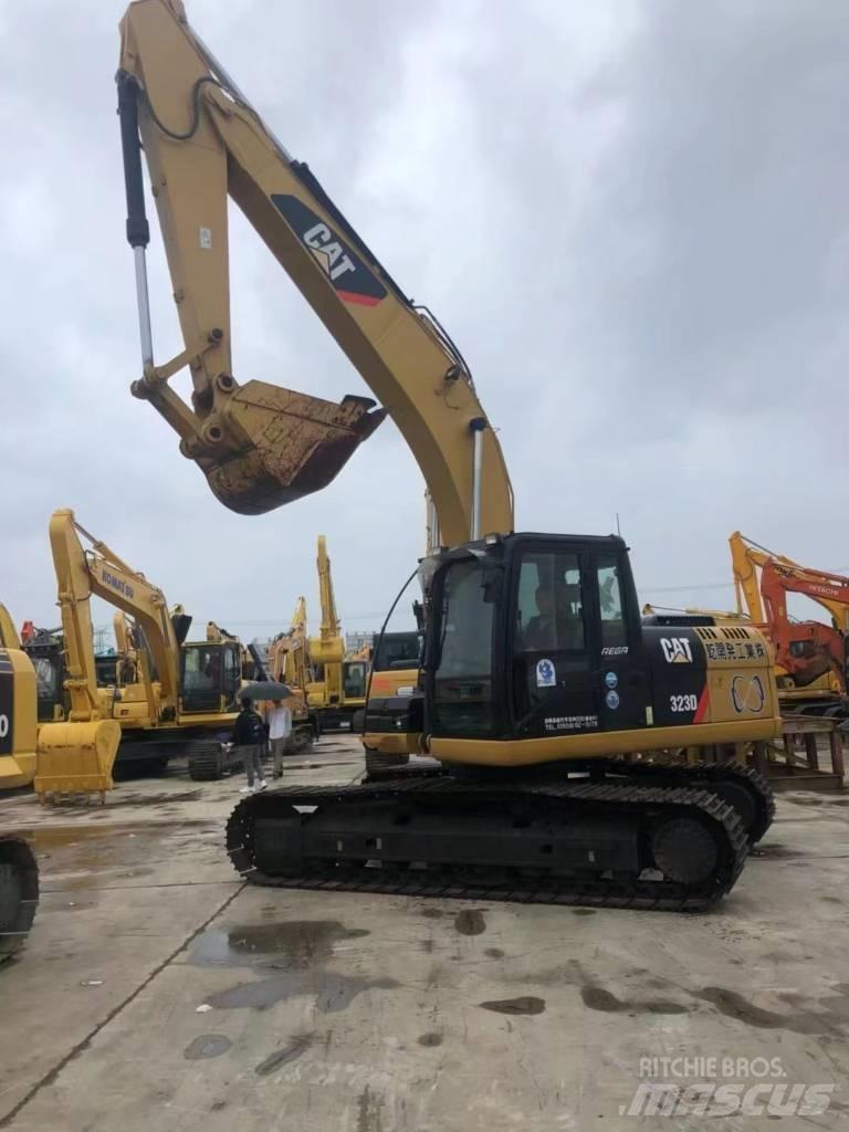 CAT 323 D Koparki gąsienicowe