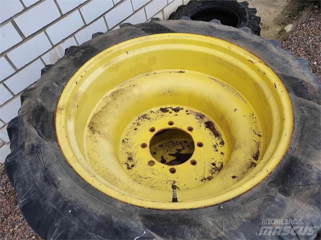 Kleber 270/95R32 Opony, koła i felgi
