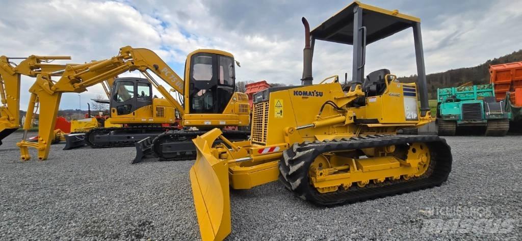 Komatsu D 21 P-8 Spycharki gąsienicowe