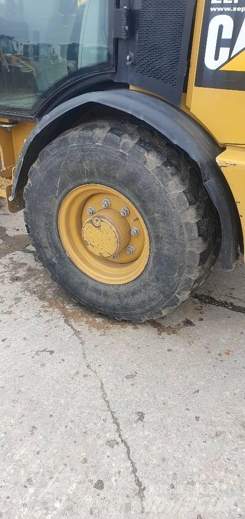 CAT 906M Ładowarki kołowe