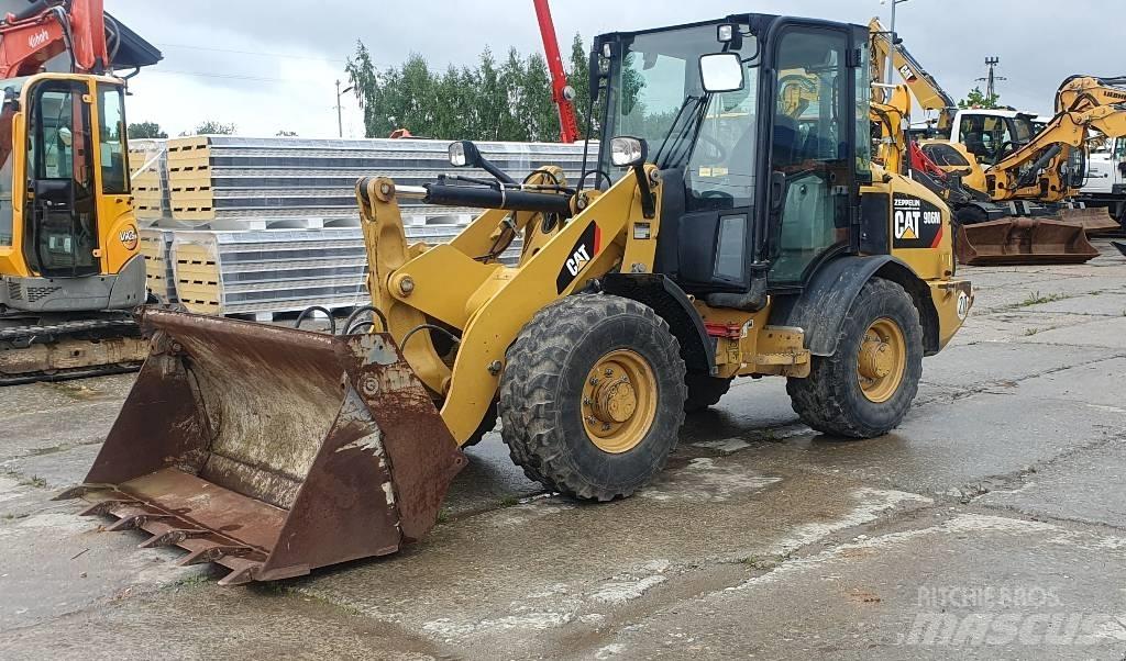 CAT 906M Ładowarki kołowe