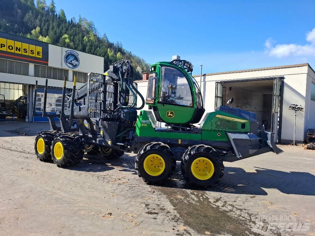 John Deere 910G Forwardery