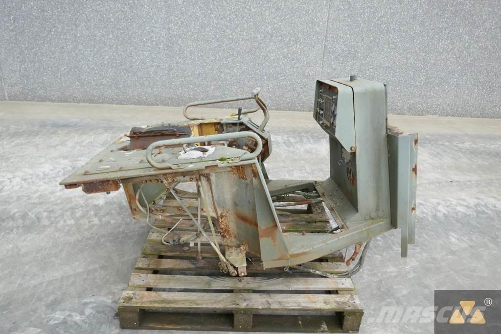 CAT 6T-3309 Kabiny i wnętrze
