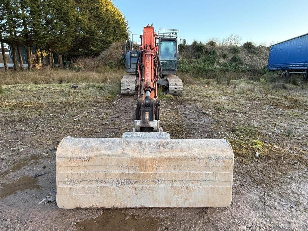 Hitachi ZX225USRLC-3 Koparki gąsienicowe