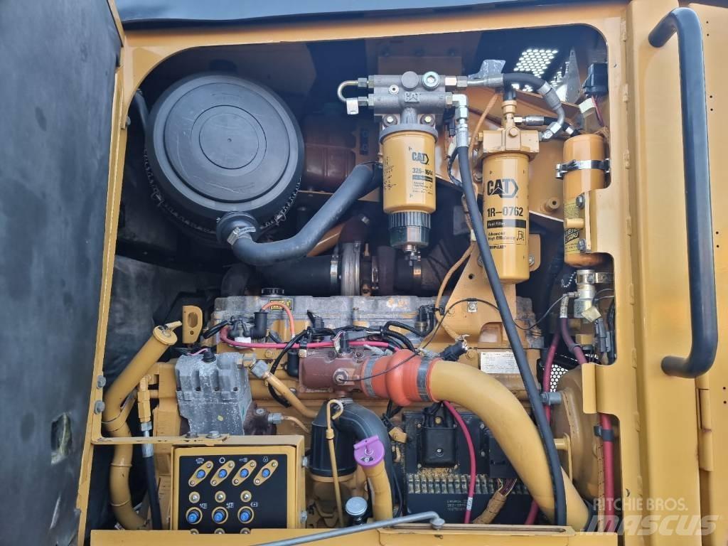 CAT 160 M Równiarki