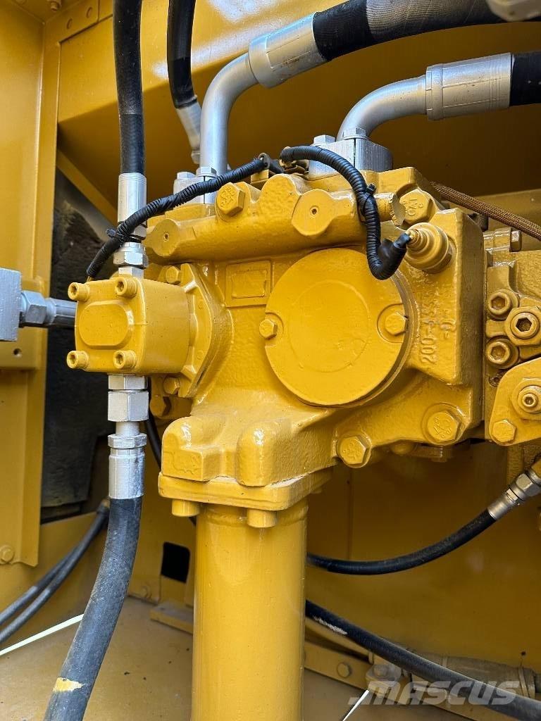 CAT 330D Koparki gąsienicowe