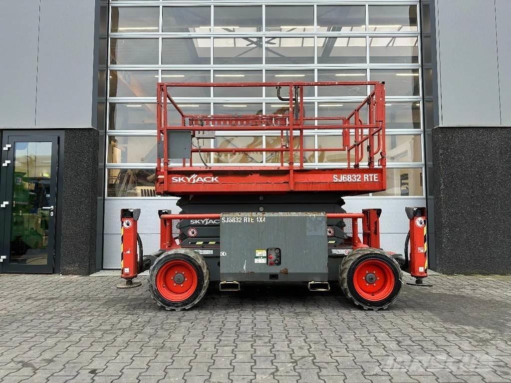 SkyJack SJ6832 RTE Podnośniki nożycowe