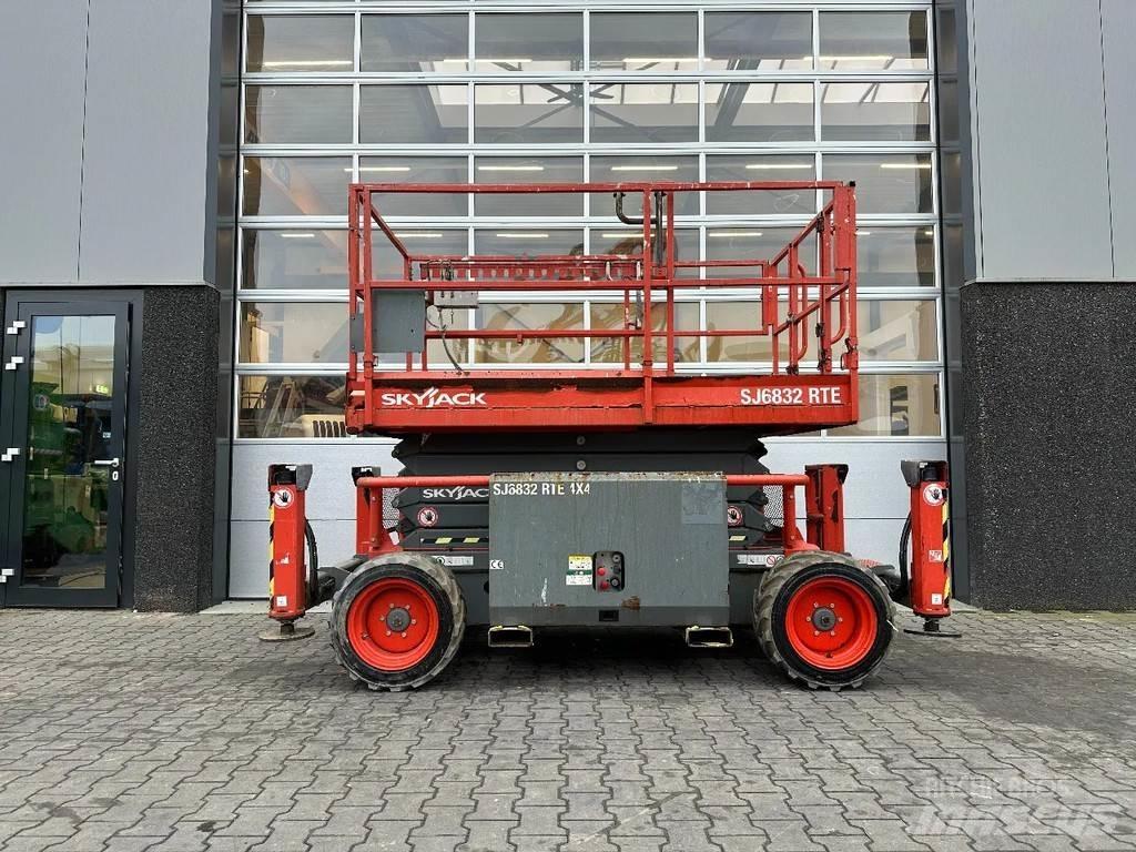 SkyJack SJ6832 RTE Podnośniki nożycowe