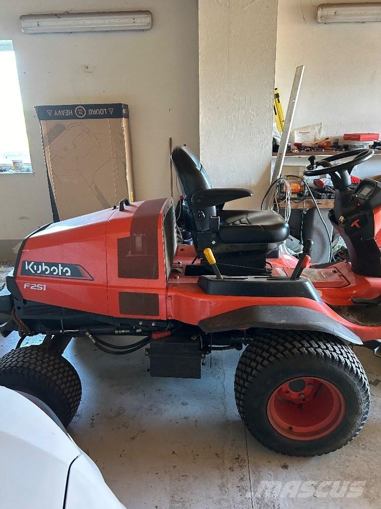 Kubota F 251 Kosiarki ciągnikowe i ciągnione