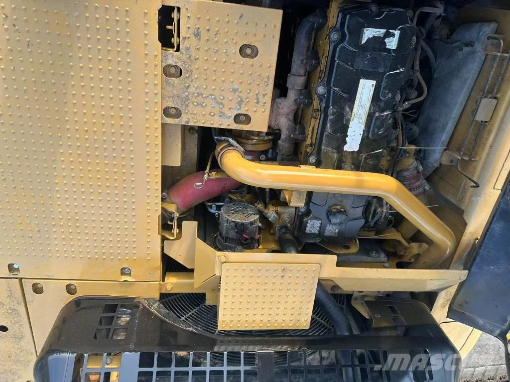 CAT 330 D Koparki gąsienicowe