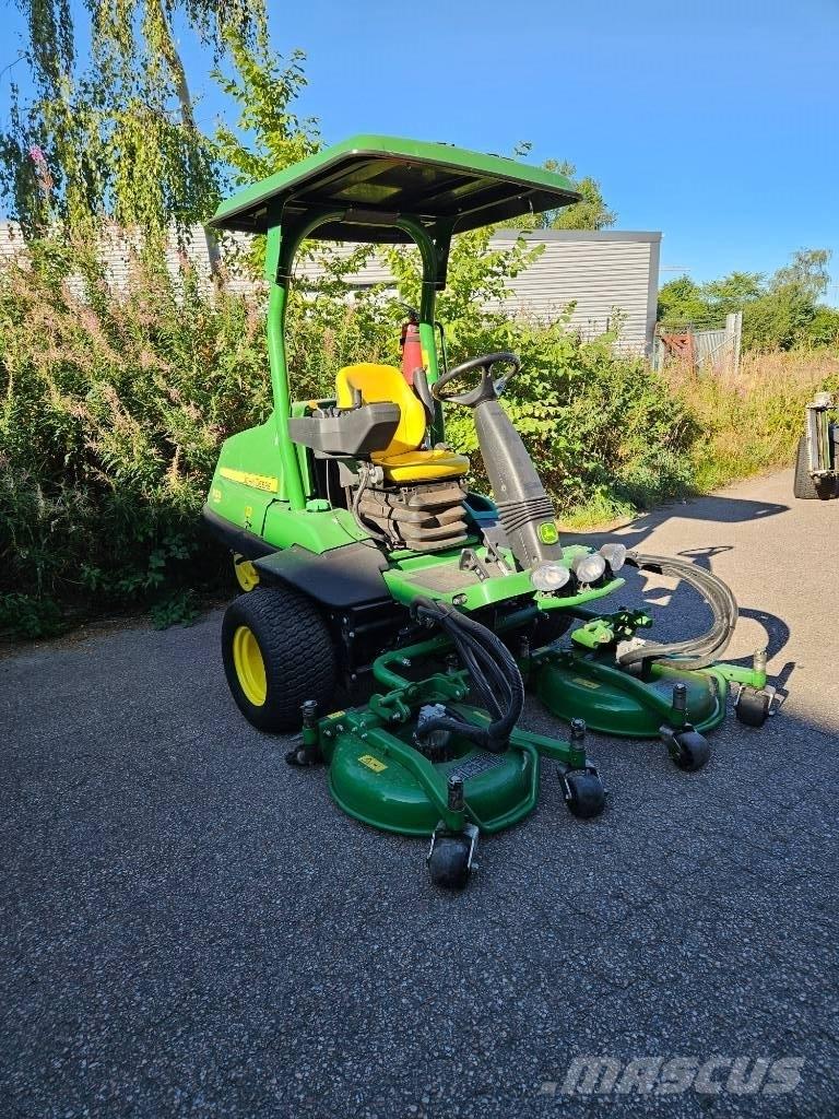John Deere 7400 A Kosiarki na pola golfowe i stadiony