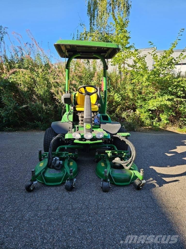 John Deere 7400 A Kosiarki na pola golfowe i stadiony