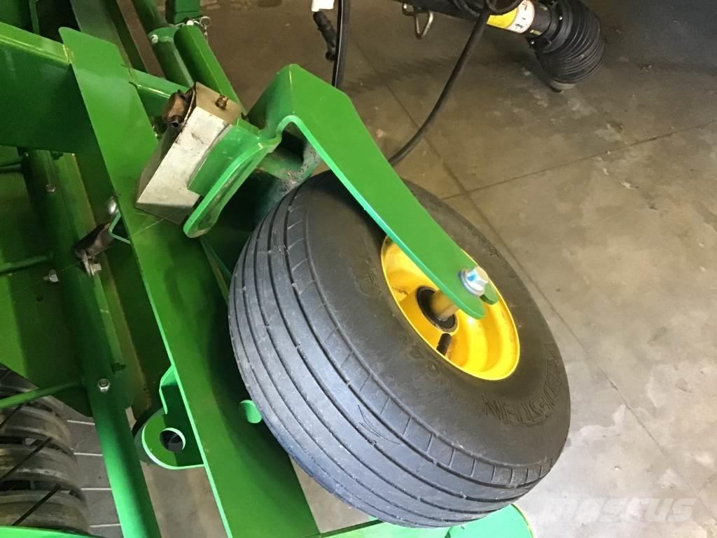 John Deere V461M Prasy zwijające