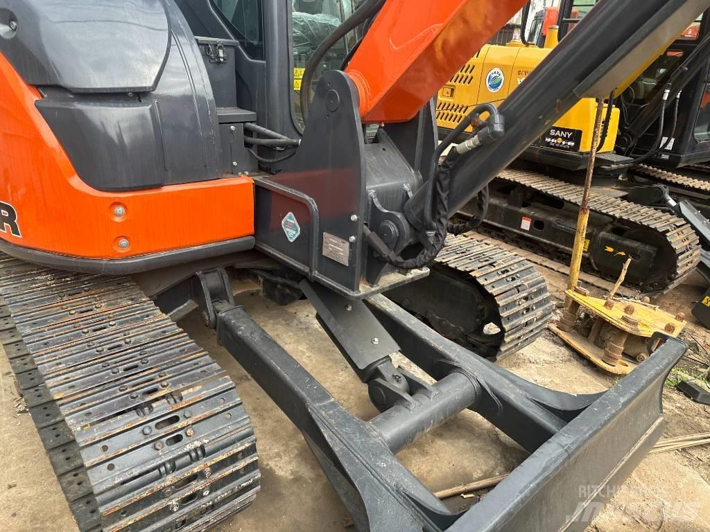 Hitachi ZX68USR-5A Minikoparki