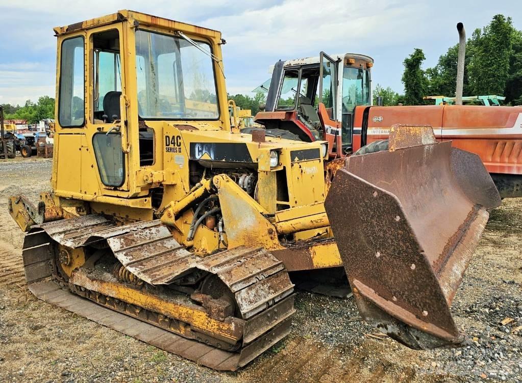 CAT D 4 C Spycharki gąsienicowe