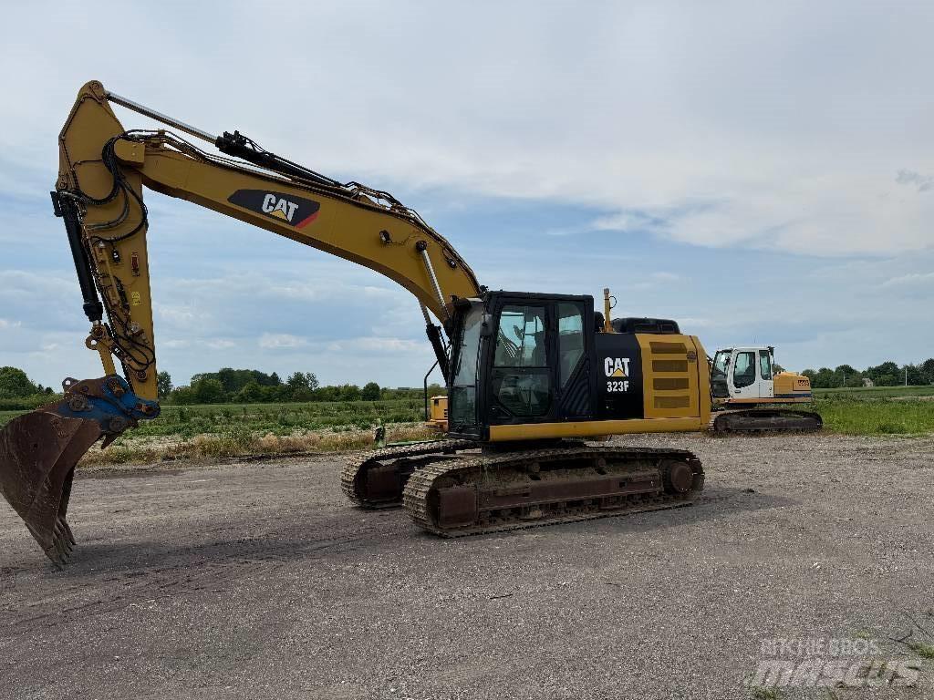 CAT 323 F L Koparki gąsienicowe